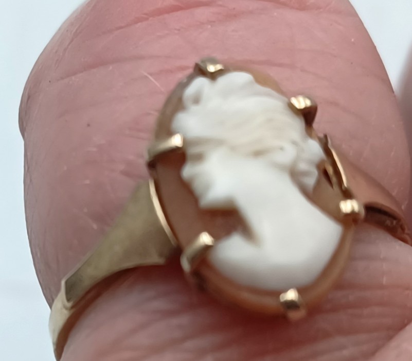 Cameo Ring 9ct Gold Vintage